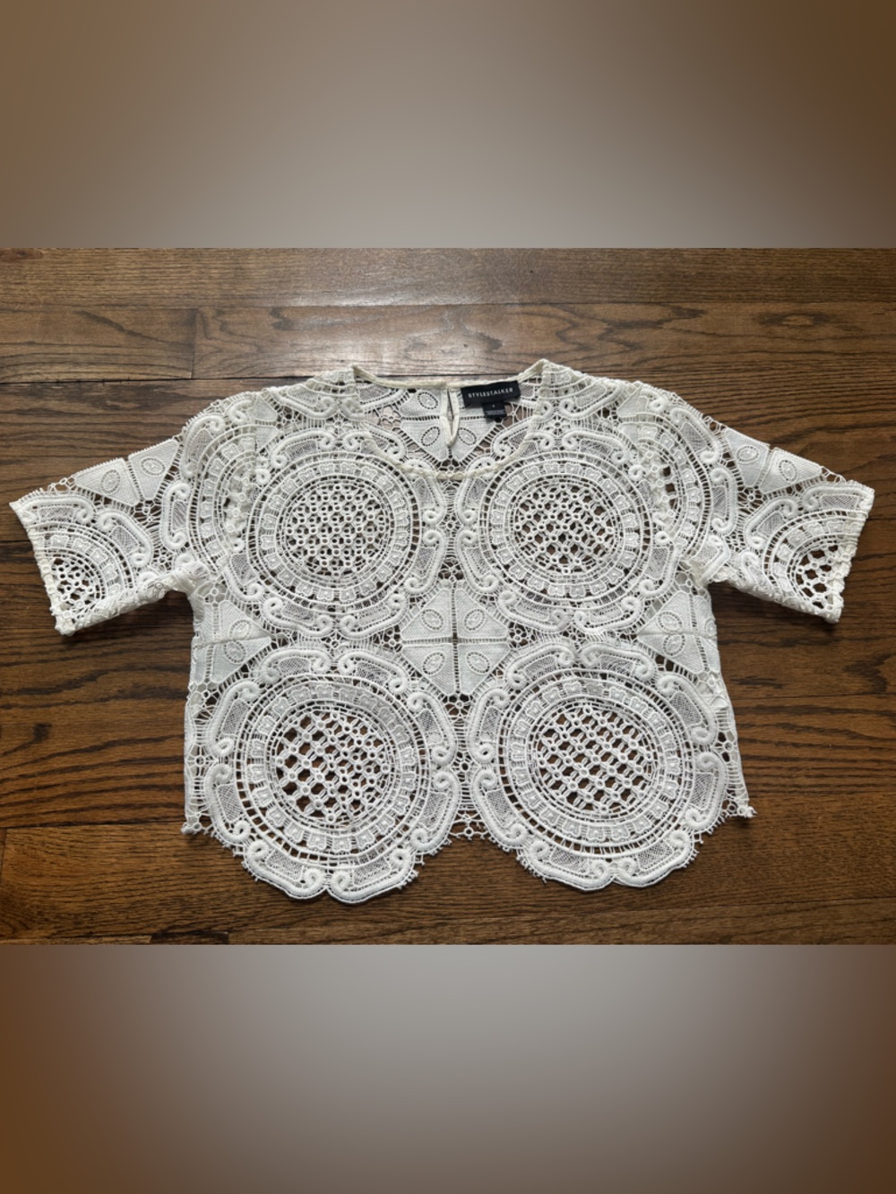 Stylestalker White Lace Crop Top Crochet Medallion Short Sleeve Size S